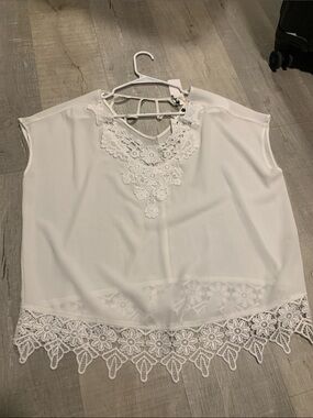 Womenβs White Lace-Trim Sleeveless Top